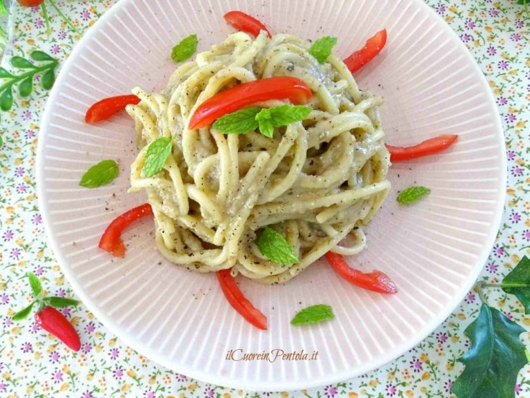 Pasta con crema di melanzane