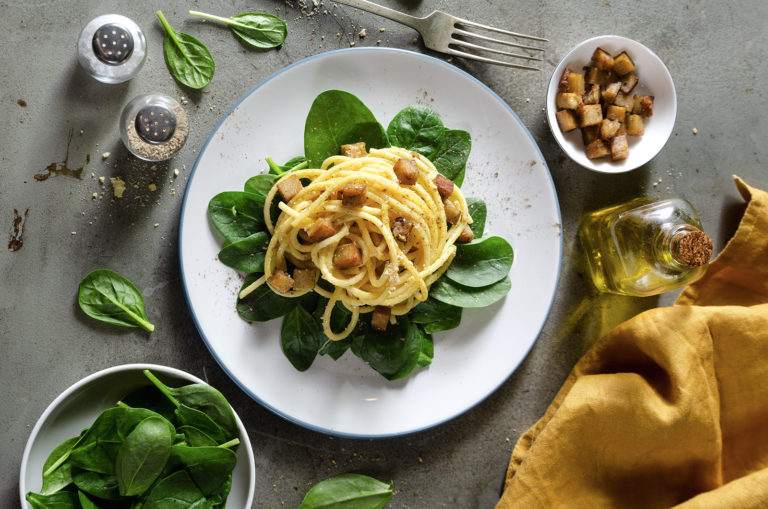 RosebyMary celebra il Carbonara Day con la sua ricetta veg!