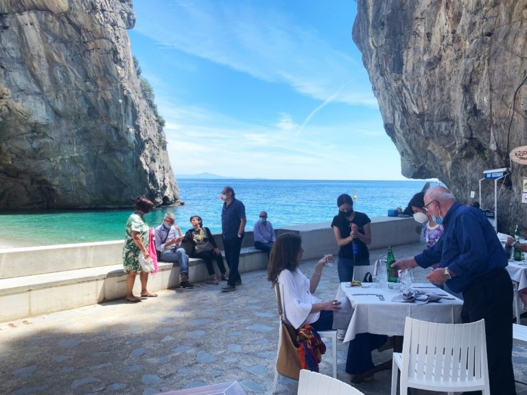 Costiera, riapre storico ristorante Armandino a Praiano.