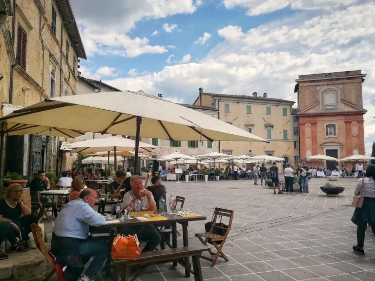 Successo per “Montefalco, ristorante a cielo aperto”.