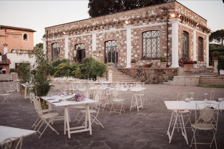 Apre oggi LUCE, il nuovo ristorante, cocktail bar, pizzeria nel Parco Archeologico dell’Appia Antica.