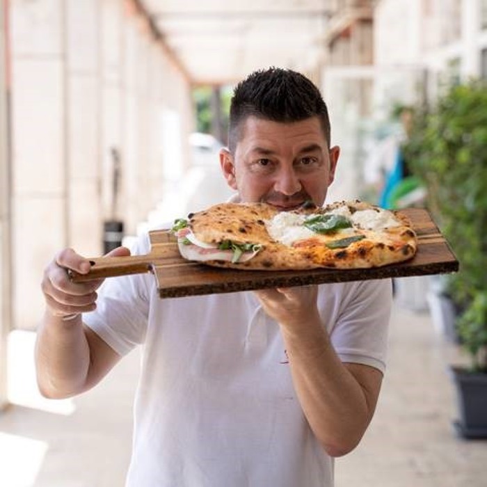 Premio Follia Creativa 5-Hats al maestro pizzaiolo Errico Porzio.