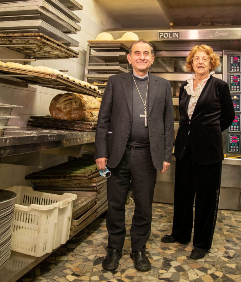 Il forno Maria Marinoni, in occasione della quaresima, ospita con grande gioia l’arcivescovo di Milano monsignor Delpini nel proprio laboratorio artigianale.