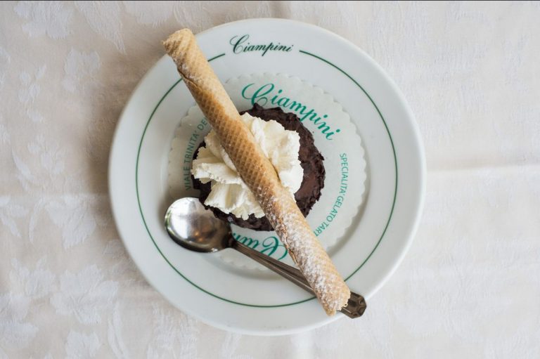 Il gelato di Marco Ciampini, un brand che si distingue nel panorama della gelateria artigianale. Solo da Marco Ciampini il gelato al tartufo dal 1945.