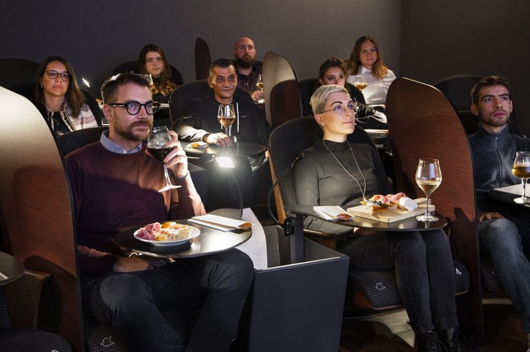 Riapre a Milano la Sala Nobel, prima sala cinema – ristorante d’Italia