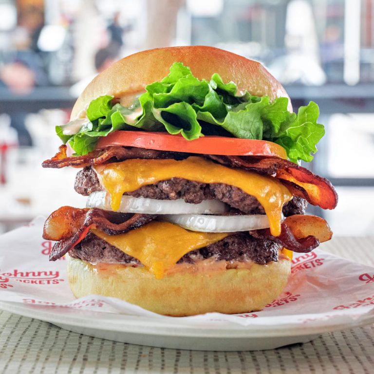 Apre a Milano il più grande ristorante Johnny Rockets d’Italia.