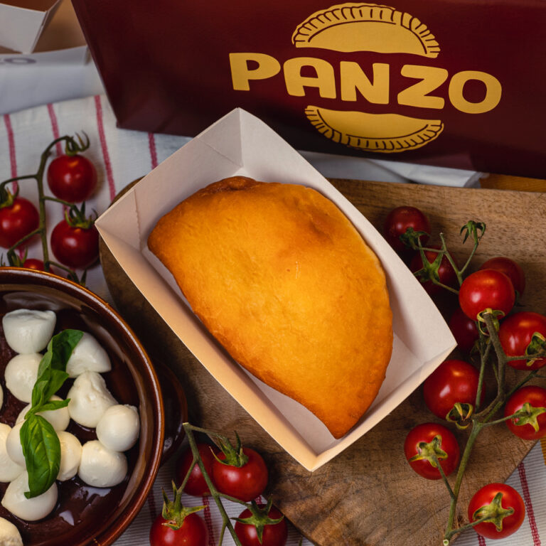 Panzo, il panzerotto pugliese è street food.