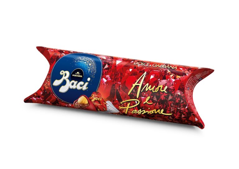 Baci Perugina, la nuova collezione in edizione limitata Amore e Passione colorata di rosso e firmata Dolce & Gabbana.