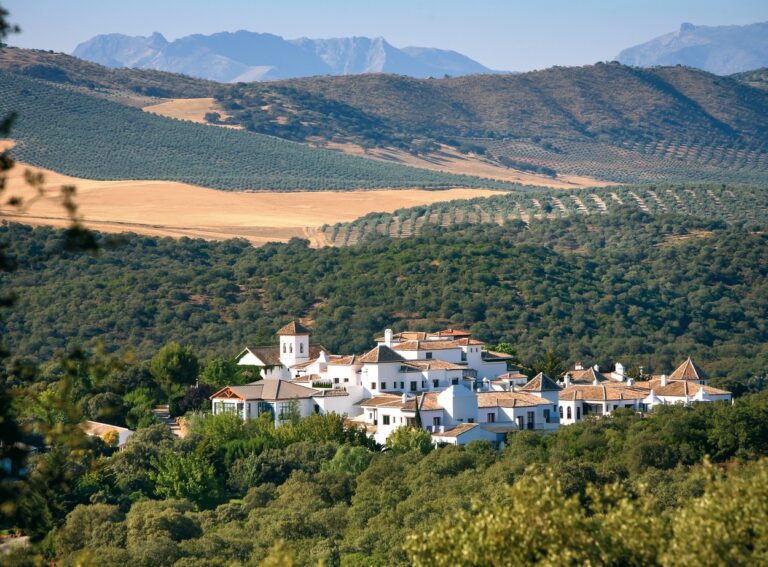 I tre ristoranti de La Bobadilla, un Royal Hideaway hotel di Barceló, a Granada.