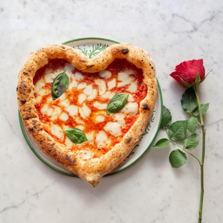 San Valentino: da Pizzium e Crocca pizze a forma di cuore per pranzi e cene romantiche