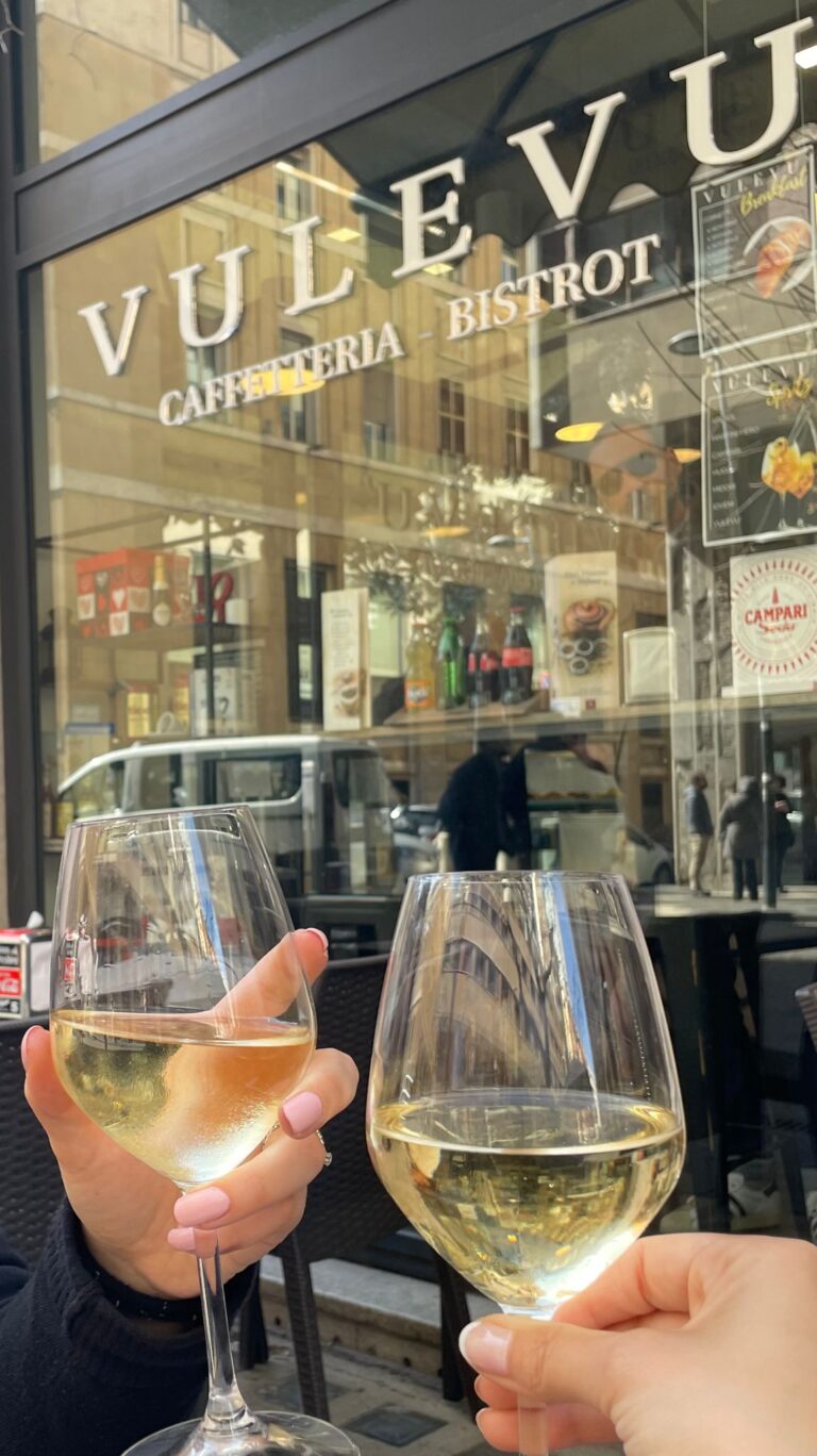 Vulevù caffetteria bistrot: il tuo angolo di ristoro nel cuore di Napoli.