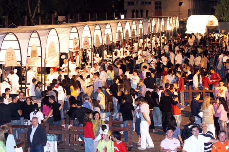 Festa della Pizza di Salerno: domani day 2 con Lele Blade. Venerdì 14 Chiara Galiazzo e Napoleone, sabato 15 Neri per Caso e Ciccio Merolla, il 16 LDA