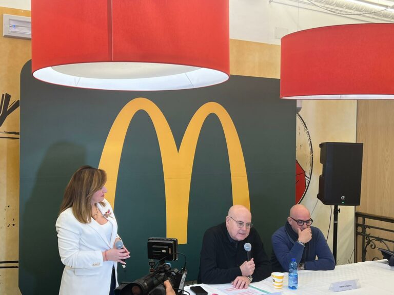 A Salerno e Potenza McDonald’s e Fondazione Ronald McDonald  donano 350 pasti caldi a settimana,   insieme a Banco Alimentare della Campania