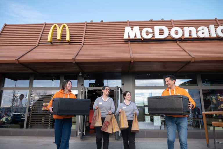 A Salerno e provincia McDonald’s e Fondazione Ronald McDonald, insieme a Banco Alimentare della Campania e alla mensa dei poveri Cava De’ Tirreni, donano 630 pasti caldi a settimana a chi è in difficoltà