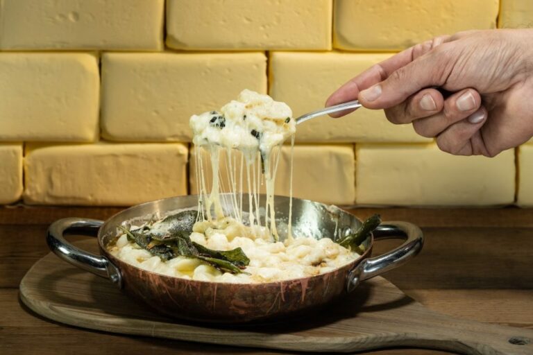 Nasce a Milano il primo All You Can Eat di Sciatt e Pizzoccheri bianchi