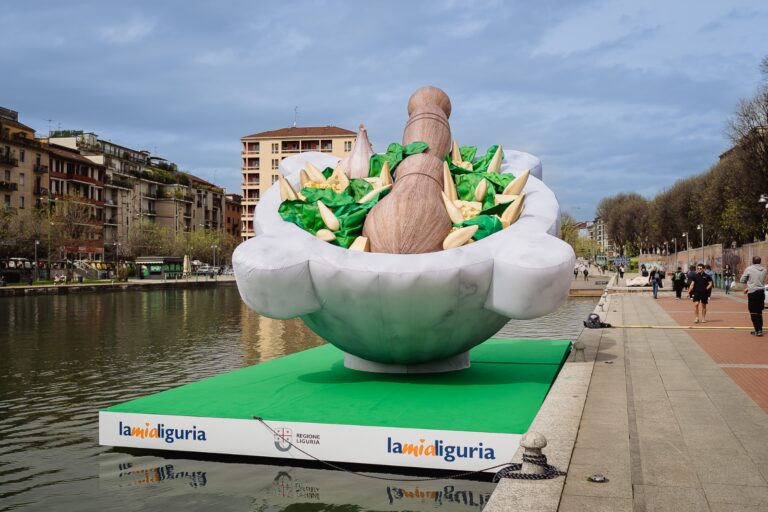 #Pesto Masterpiece of Liguria, giunto in Darsena il mega mortaio