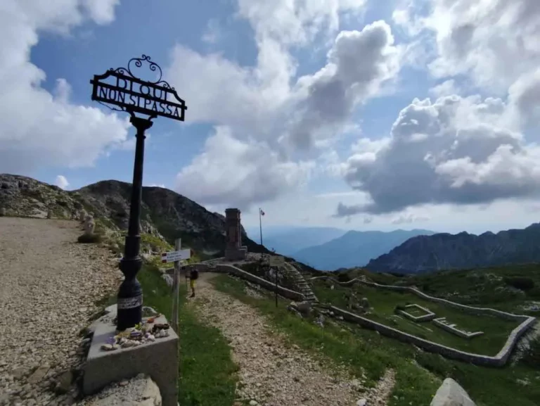 Le 52 Gallerie del Pasubio con notte in rifugio