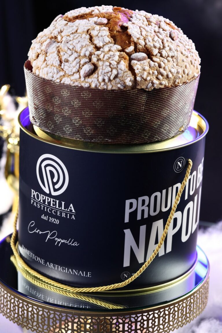 I panettoni di Poppella alla festa del Napoli